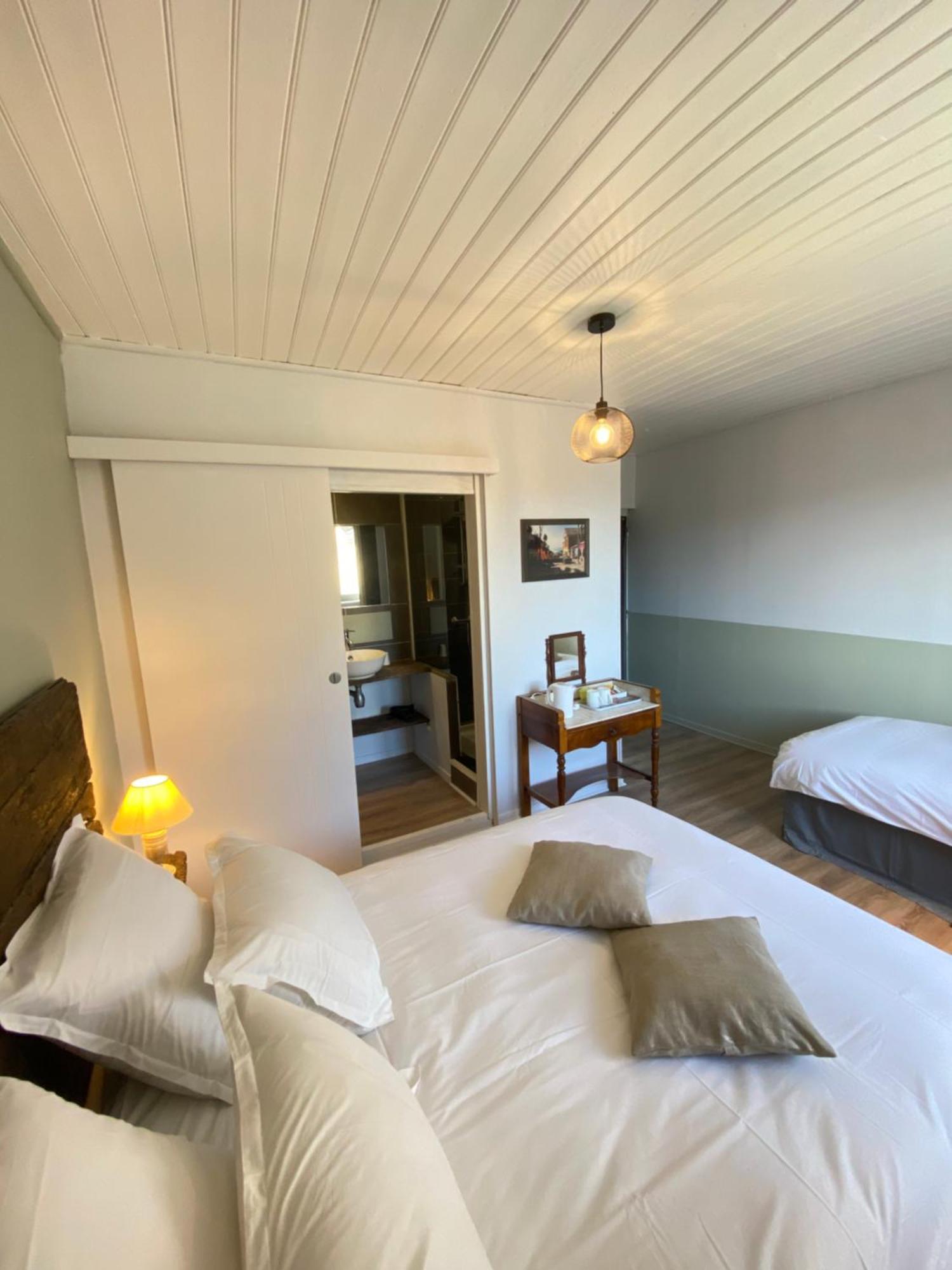 Au Pont D'Olt Hotel Saint-Come-d'Olt Ruang foto