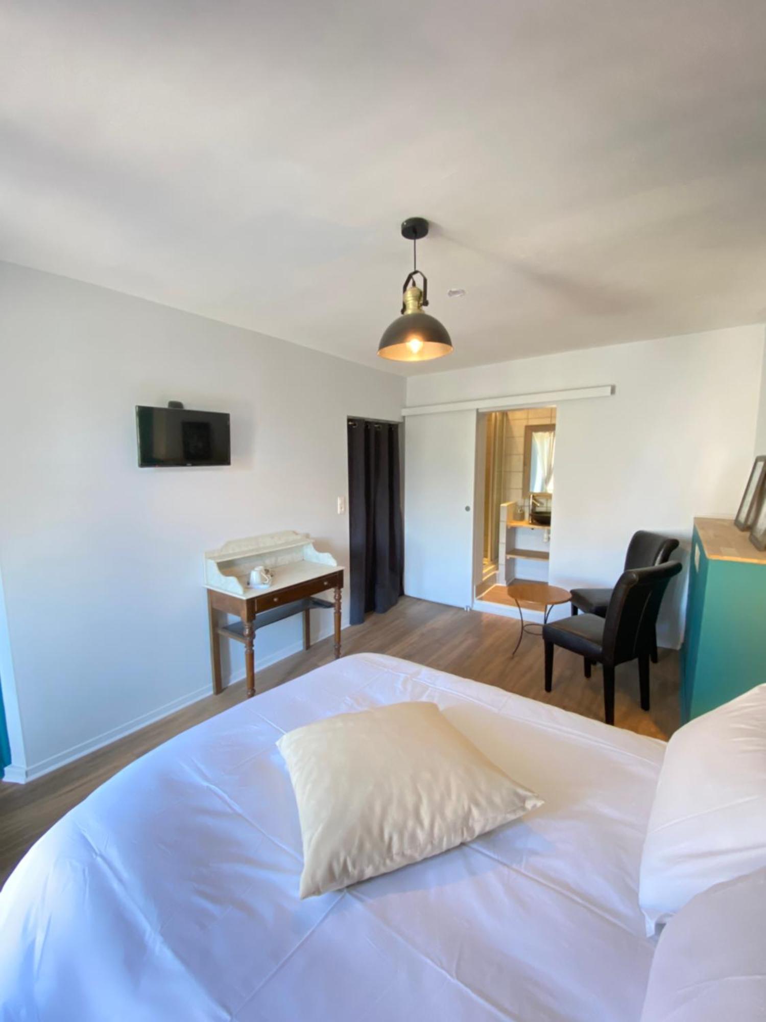 Au Pont D'Olt Hotel Saint-Come-d'Olt Ruang foto