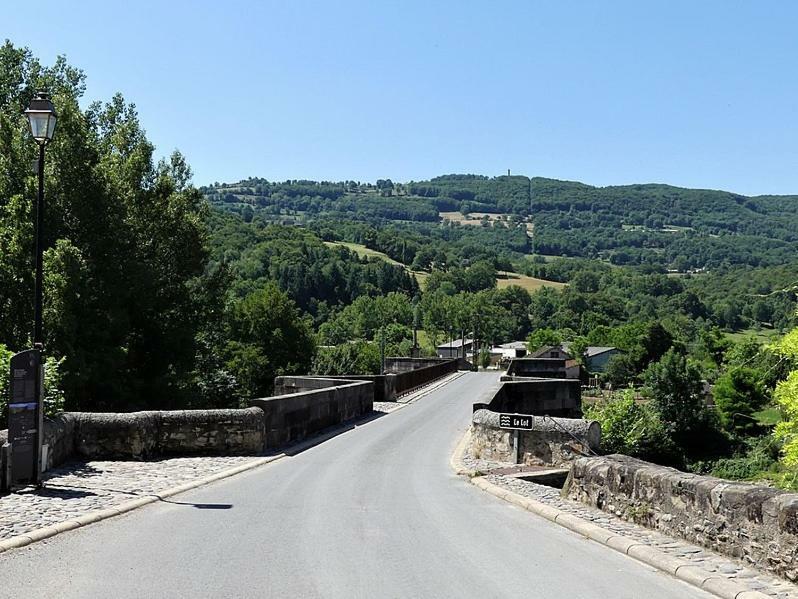 Au Pont D'Olt Hotel Saint-Come-d'Olt Bagian luar foto